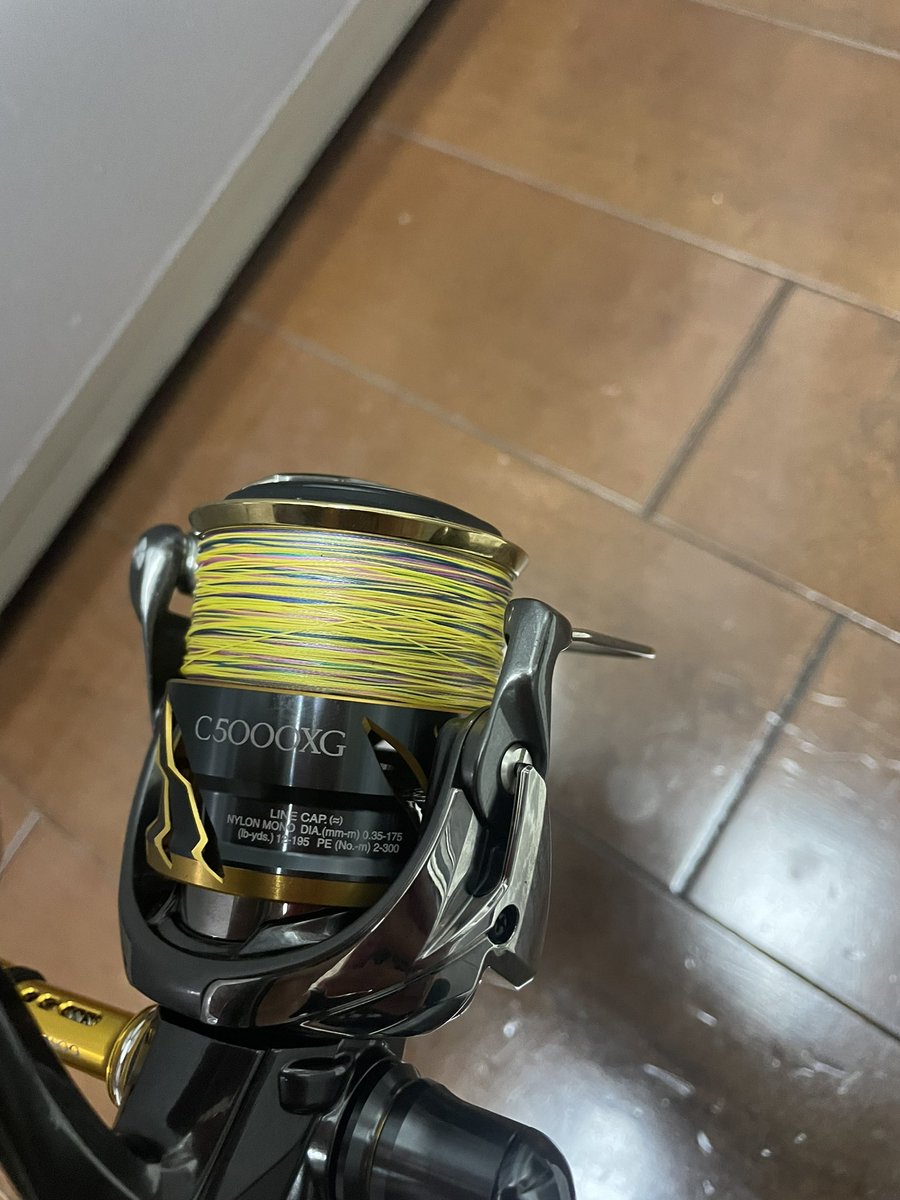from_kobe_y's tweet image. ライン交換の為魔界へ🚶‍♀️

魔界へ行ったら最後です…
ルアーコーナー行きますわな…
買いますわな…🤦‍♂️

旧ジグパラから釣れると言われる
ツートンカラー
個人的にモンスターショット…

立ち止まったらアカンすね🫠

  #VARIVAS
  #MajorCraft
 #HARDCORE