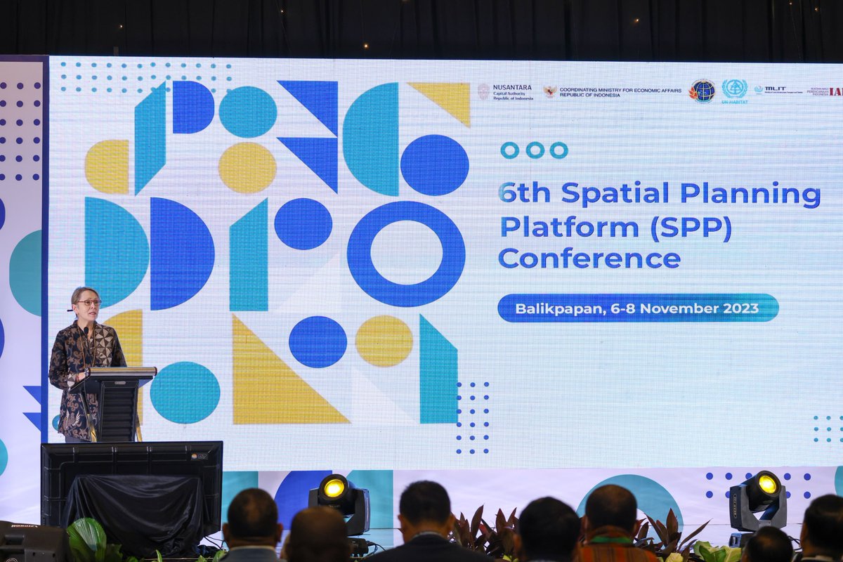 valeriejulliand's tweet image. Almost 12 million people in urban areas are living in unsafe &amp;amp; unhealthy conditions. But there is hope. @UNinIndonesia looks forward to working with @ikn_id to unlock the potential of sustainability transitions to make #Nusantara a smart, green, &amp;amp; inclusive hub. #SpatialPlanning