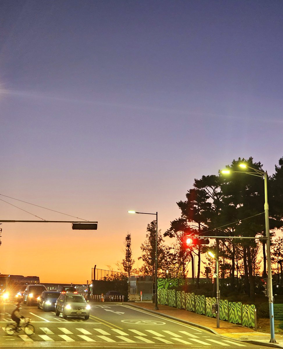 ceramics7307's tweet image. Gradation~! 

퇴근합시다~!!🫡
Let's go home ^^

#퇴근 #sunset #gradation