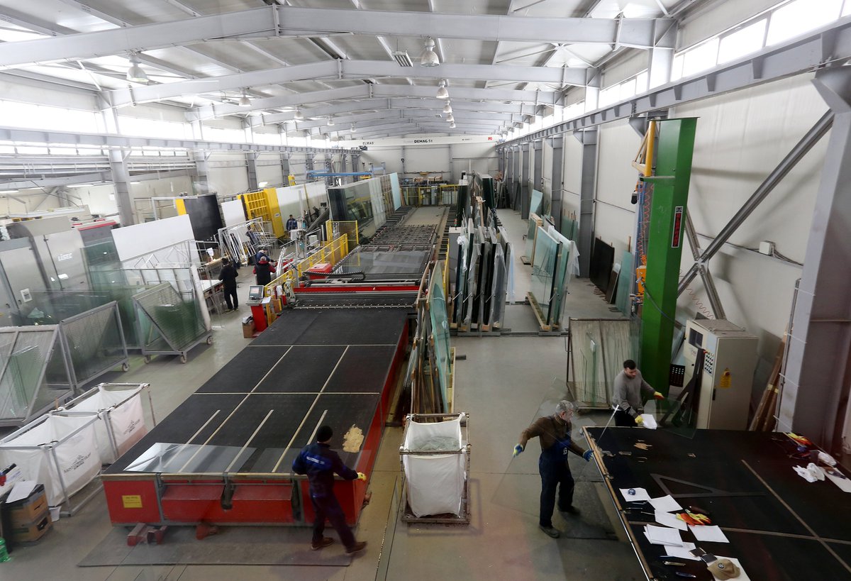 SwissEmbassyRO's tweet image. #secondswisscontribution  Within the🇨🇭🤝🇷🇴  Cooperation Programme, 🇨🇭supports 🇷🇴in the development of SMEs, by providing them access to financing and enhancing sustainable production and employment📈🇨🇭will allocate CHF 39 million to this programme.