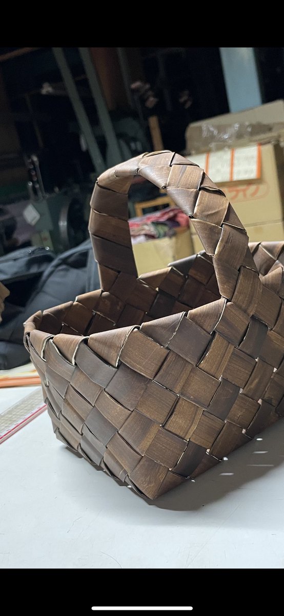 ayug_RS's tweet photo. 紙で作るフラワーバスケット制作
まぁまぁいいのができそう👍 https://t.co/Rg7XlfPc8j
