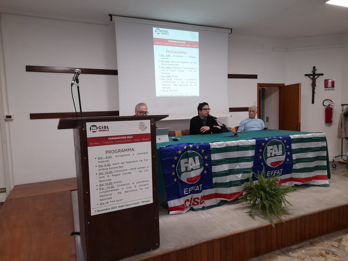 FAICislUmbria's tweet photo. Al via a Perugia i corsi di formazione @FAICislUmbria in materia di #fondi #sanitari e #previdenza #complementare. Grazie a @fai_cisl per i formatori e il supporto.
#agricoltura #forestazione #tabacco #bonifica https://t.co/5DtPgz7Zzu