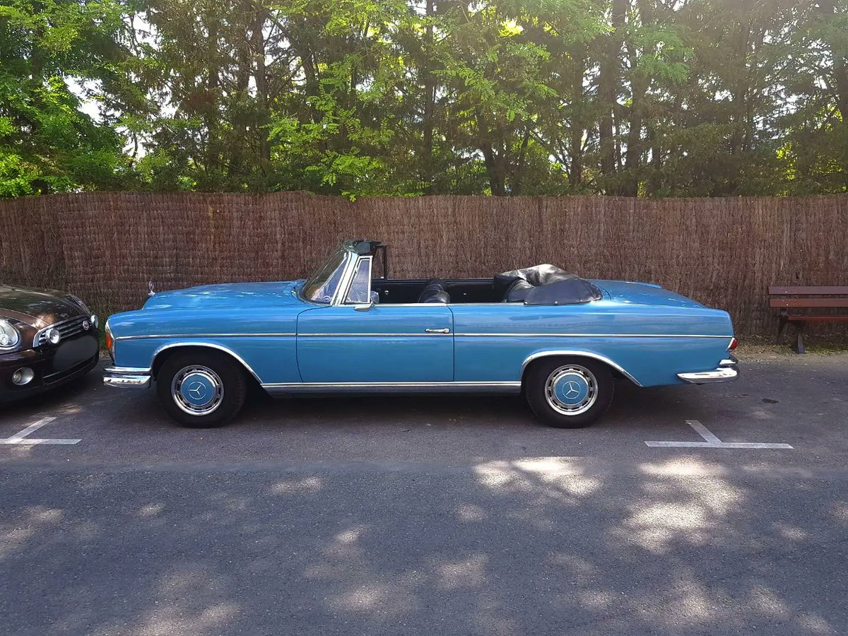 testanddriving's tweet image. En 1965, Mercedes Benz sort une nouvelle gamme de voitures luxueuses dénommées w108 et 109. Elles succéderont aux W 111 à "ailerons arrière". La carrosserie signé Paul Bracq est superbe. Inutile de dire que j'adore. Et vous ? 

@MBFRANCE_