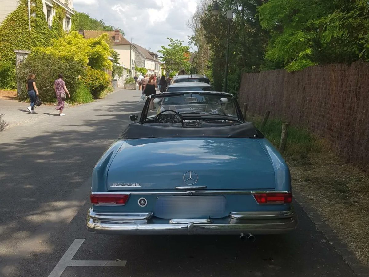testanddriving's tweet image. En 1965, Mercedes Benz sort une nouvelle gamme de voitures luxueuses dénommées w108 et 109. Elles succéderont aux W 111 à "ailerons arrière". La carrosserie signé Paul Bracq est superbe. Inutile de dire que j'adore. Et vous ? 

@MBFRANCE_