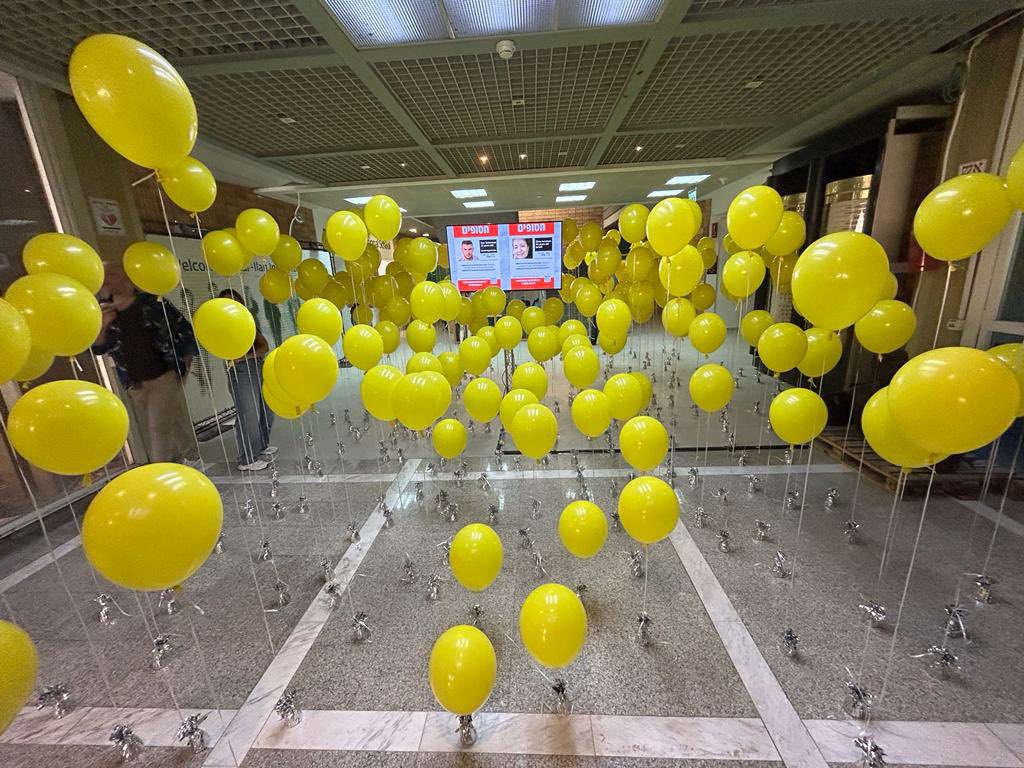 מיצג בלונים צהובים באוניברסיטת בר אילן כחלק מיום ההזדהות האזרחי  לארועי 7/10
@ubarilan 
@Bar_ilan 
@MateAcademia_IL 
#remember710