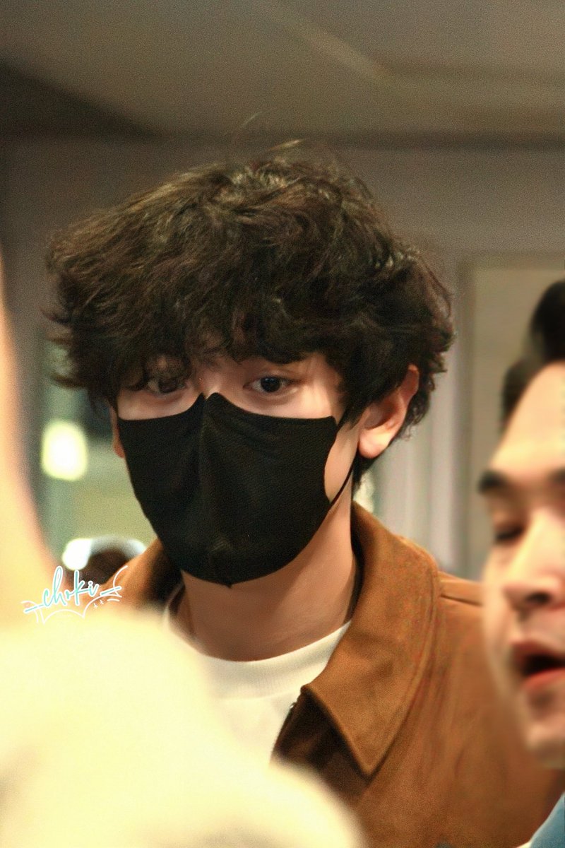231106 INC 인천공항✈️  도착

 from TPE

🍁단풍잎 하나가 나무에서 아래로 날려 배 안에 떨어졌다 

InchenAirport

#CHANYEOL  #찬열 #박찬열 #WEAREONE #EXO 
#EXO #엑소 #weareoneEXO