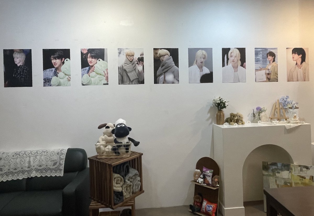 gypso_mh's tweet photo. @_ @_
#TriggeringTelepathyatNight
 #밤에_THE8_심전감응
初日に伺いました🤍
日本語で接客してくれた店員さんありがとうございました🥺
外にデカミンハオさんいて可愛いすぎた…
スローガン好きビジュで嬉しすぎました~！クッキーの犬ハオもかわいすぎ🥺🥺 https://t.co/dxXGyXVu7v
