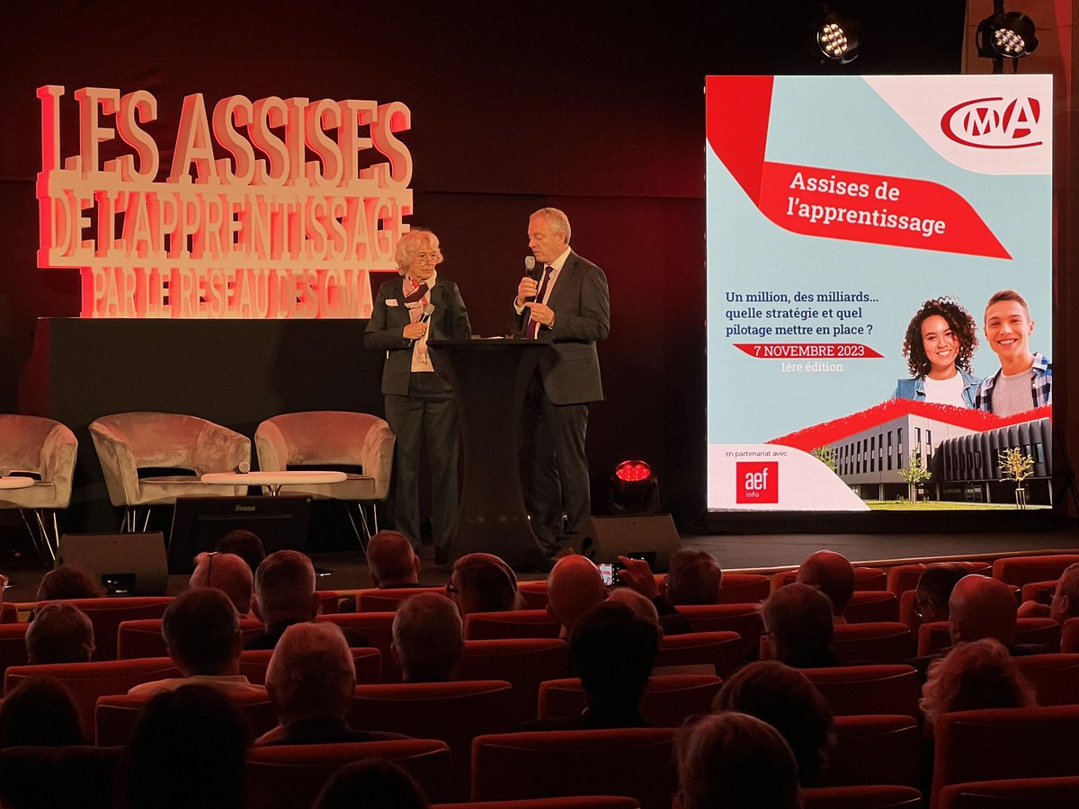 CMAFrance_'s tweet photo. « Un million, des milliards.. quelle stratégie et quel pilotage mettre en place ? » ➡️ C’est parti pour les #Assises de l’apprentissage des #CMA ! 

🗣️ @JoelFourny introduit les travaux de la journée aux côtés de Danielle Deruy, DG @AEF_Groupe 

🔴 https://t.co/kcx9DfZzVb https://t.co/Tj3ERh4kAs