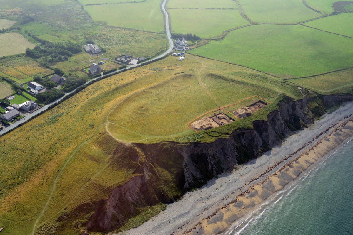 The guidance covers earthworks like the Iron Age hillfort at Dinas Dinlle, which is being eroded by the sea: into.org/app/uploads/20… Image: Dinas Dinlle, © Cherish Project