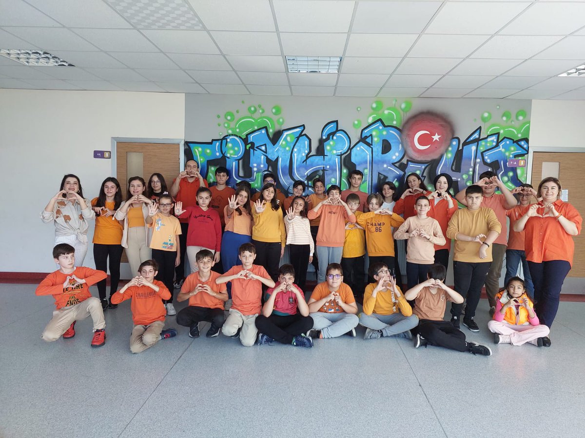 2-8 Kasım 'Lösemili Çocuklar Haftası'na dikkat çekmek için bugün turuncularımızı giyindik.🧡🧡🧡
#SendeKansereDurDe✋