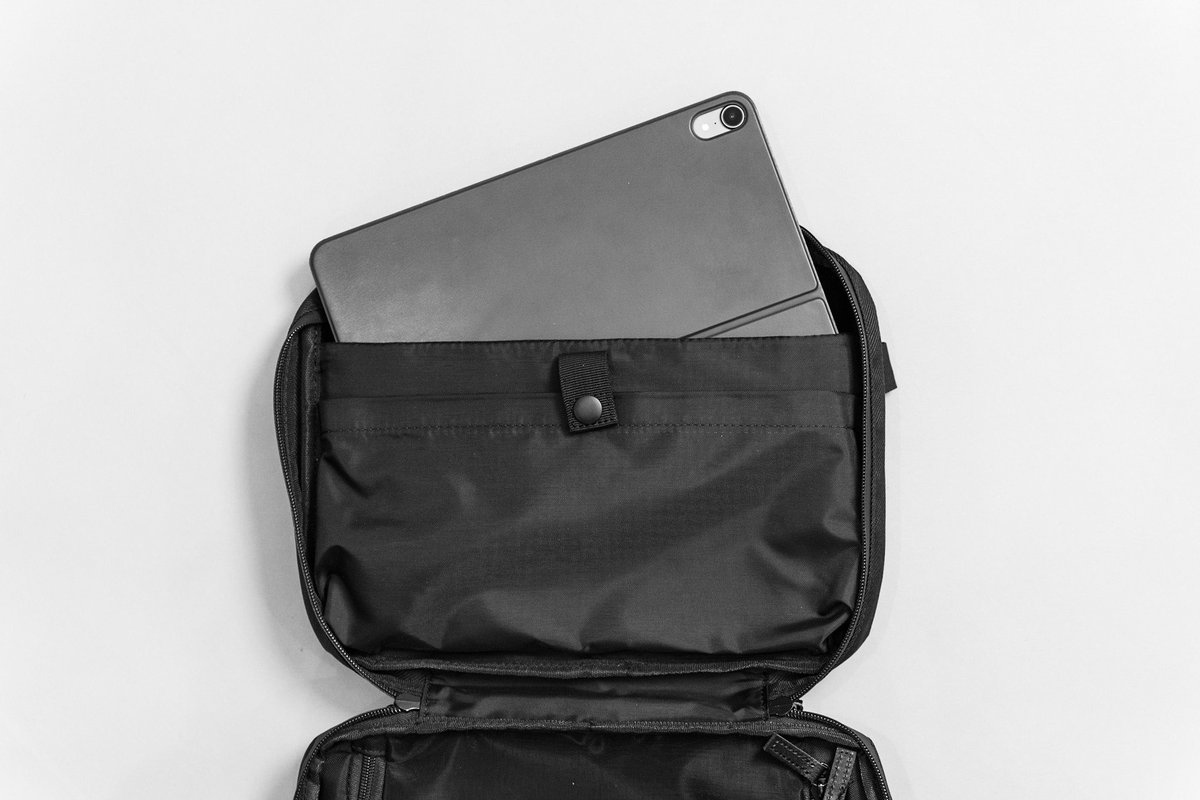drip_corp's tweet photo. ただいまより #HALFDAYPACK を再販いたします！

「iPadをもっと快適に持ち運ぶためのバッグ」をコンセプトに、トバログさんと一緒に開発しました！

商品詳細・購入先はこちら↓
https://t.co/MgiWeXksif

今回は数量限定で旧型モデルも20%OFFで販売します↓
https://t.co/5yWwZJrvqO

お見逃しなく！ https://t.co/EpyBwTrjEK