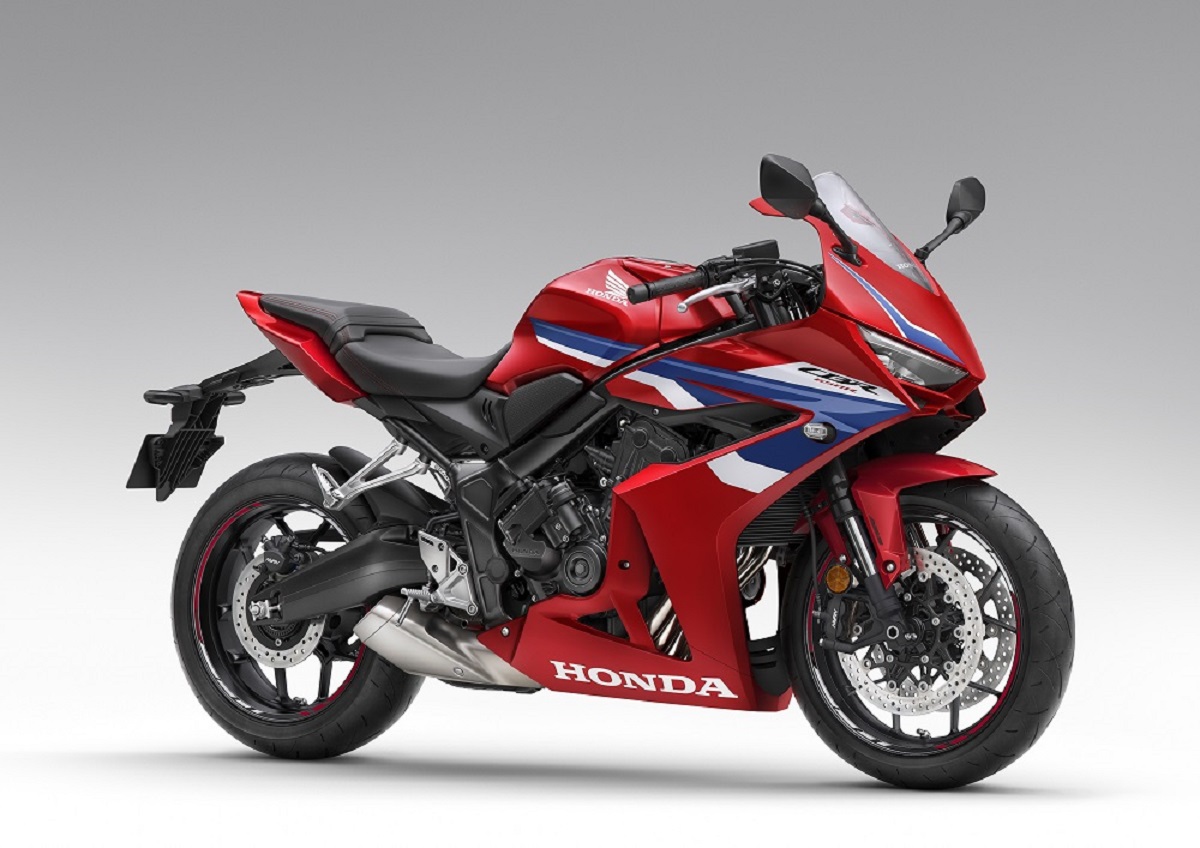 HondaJP's tweet photo. ／
EICMA 2023（ミラノショー）
新型「CB1000 HORNET」などを出展
＼

ヨーロッパ向け2024年モデルの二輪車ラインアップを発表！

その中から、「CB1000 HORNET」「NX500」「CB650R」「CBR500R」などを日本でも販売を予定しています。

詳細👉https://t.co/sXgAdpPuH3 https://t.co/SLOCw5Kffa