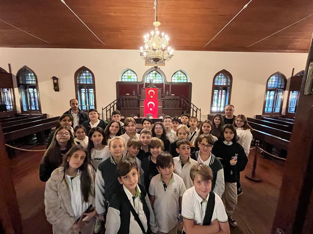 Özlüce ve Hamitler Doğa Kampüsü öğrencilerimiz Anıtkabir’de 🇹🇷 #cumhuriyetindoğası #DoğaAnıtkabir’de <a href="/cigdemmolla/">Dr. Çiğdem Mollaibrahimoğlu</a> <a href="/KvancBarlas/">Kıvanç Barlas 🇹🇷</a> <a href="/ufukkdnz/">Ufuk Deniz</a> <a href="/TemurHuseyin/">Hüseyin Temur</a>