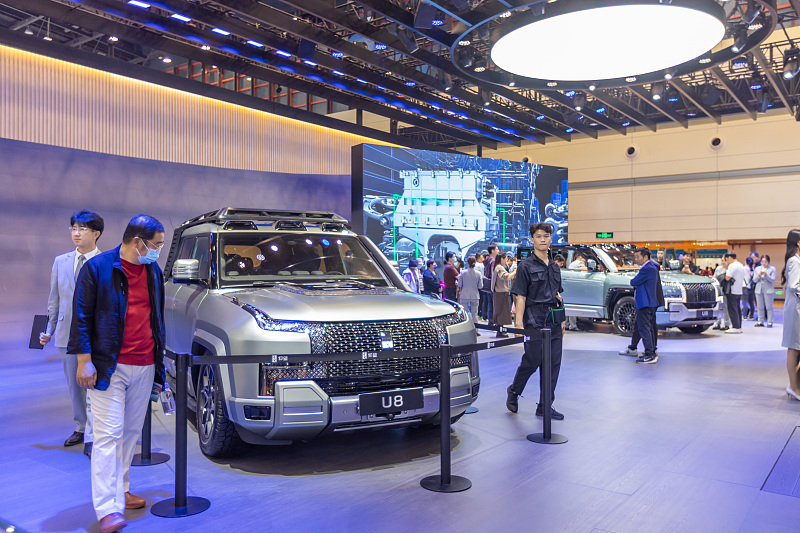 shoppinginCN1's tweet photo. 🚗The #autoshow in #Zhengzhou, the capital city of #Henan province, was marked by the presence of NEV manufacturers, accounting for nearly 40% of the total. One notable highlight was the debut of #BYD's Yangwang U8 luxury #SUV.

🔋♻️This event was of significant importance for Zhengzhou, a city with a strong emphasis on the production of #newenergyvehicles. #automobile #vehicles