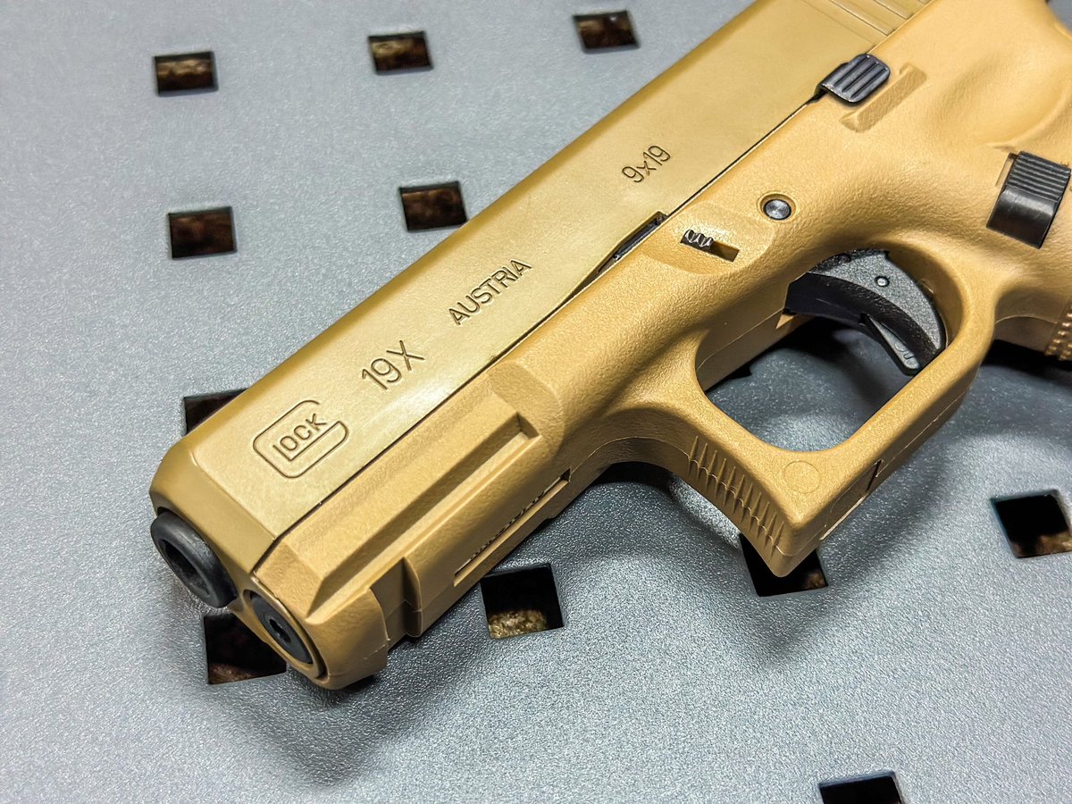 militaryshophtg's tweet photo. GLOCK社初のクロスオーバーピストル💥
"G19X"
GLOCK17のグリップフレームとGLOCK19のスライドを組み合わせたかっこいいハンドガン!
商品ページはこちら
本体
https://t.co/OiKedPAR7H
マガジン
https://t.co/1Qprtgh3r4
#ミリタリーショップHTG
#HTGBasic
#VFC #G19X
#GLOCK https://t.co/2eGhnfcgd5