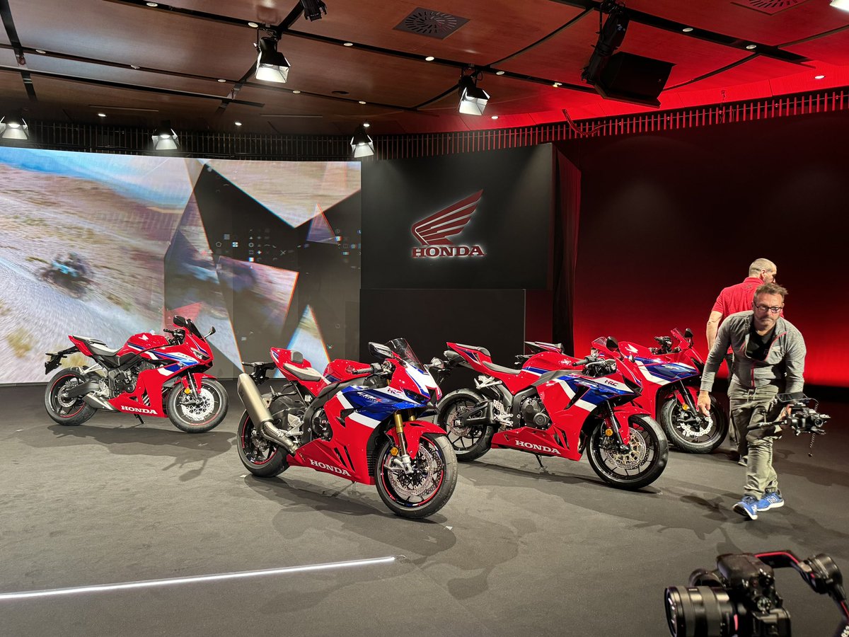 rafalherman's tweet photo. Honda CBR 600 RR wraca do oferty 👌 https://t.co/LV6IotXxLN