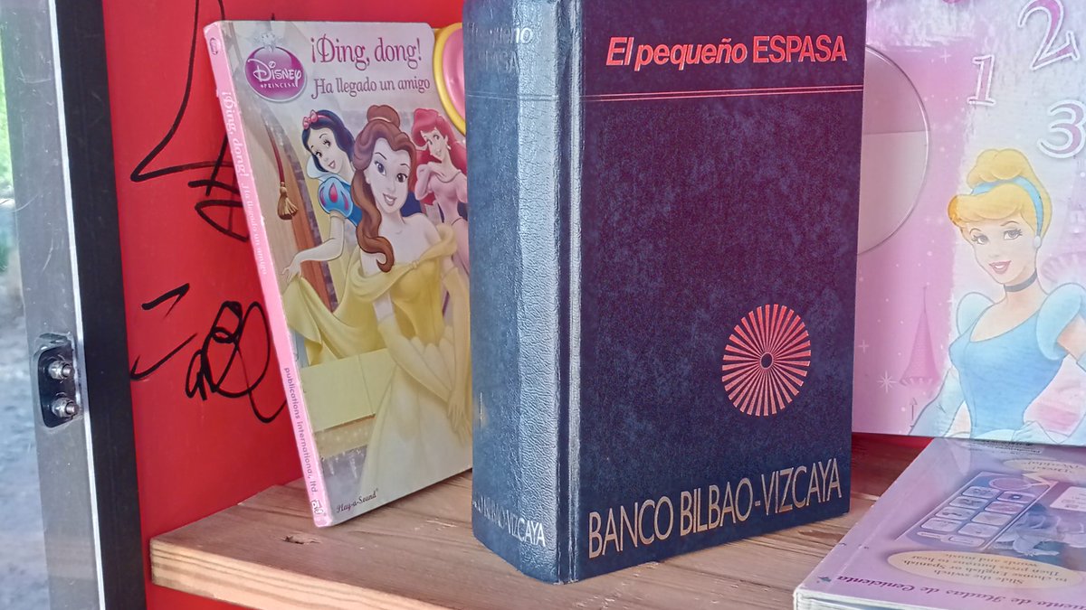 amlararios's tweet image. Si este es el &quot;Pequeño Espasa&quot;, no me quiero imaginar cómo será el grande. El &quot;pequeño&quot; tiene más de 1400 págs. 🙆‍♂️😂
#LibroLibre #CórdobaEsp