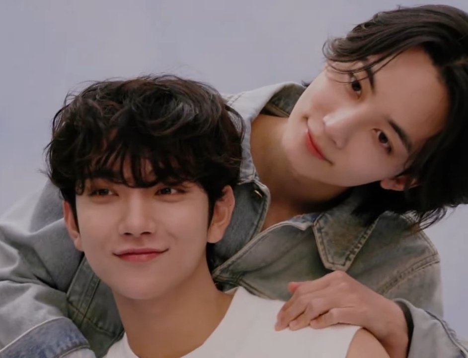 jhhjchive's tweet photo. jeonghan who knows joshua best aka jeonghan the walking joshua encyclopedia; a thread https://t.co/Li4M12Dzyd
