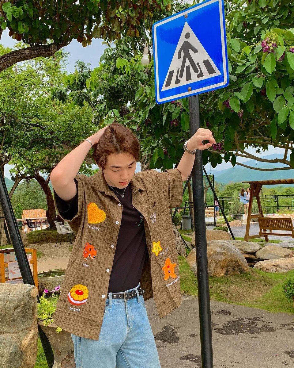 KAD8LAND's tweet photo. Update IG : @kadploysupa 

💬: มันจะตึงๆหน่อย
#กาดไม่ใช่การ์ด
⛓️ https://t.co/mDOrl7slG4

#กาดไม่ใช่การ์ด 🍀 
#KADLAND 
#KadploysupaIGUpdate https://t.co/Xn7zIWJqCS