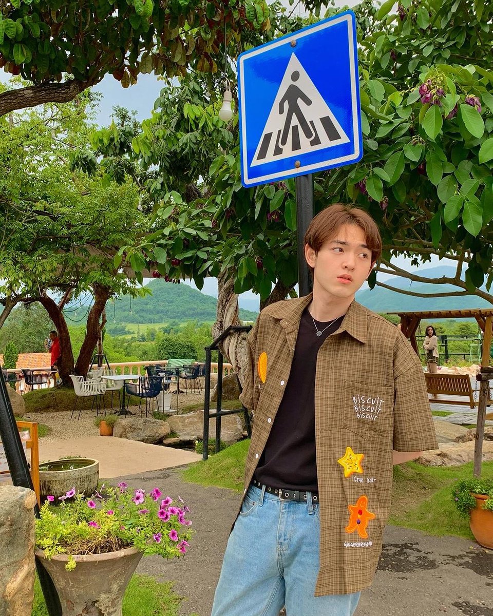 KAD8LAND's tweet photo. Update IG : @kadploysupa 

💬: มันจะตึงๆหน่อย
#กาดไม่ใช่การ์ด
⛓️ https://t.co/mDOrl7slG4

#กาดไม่ใช่การ์ด 🍀 
#KADLAND 
#KadploysupaIGUpdate https://t.co/Xn7zIWJqCS
