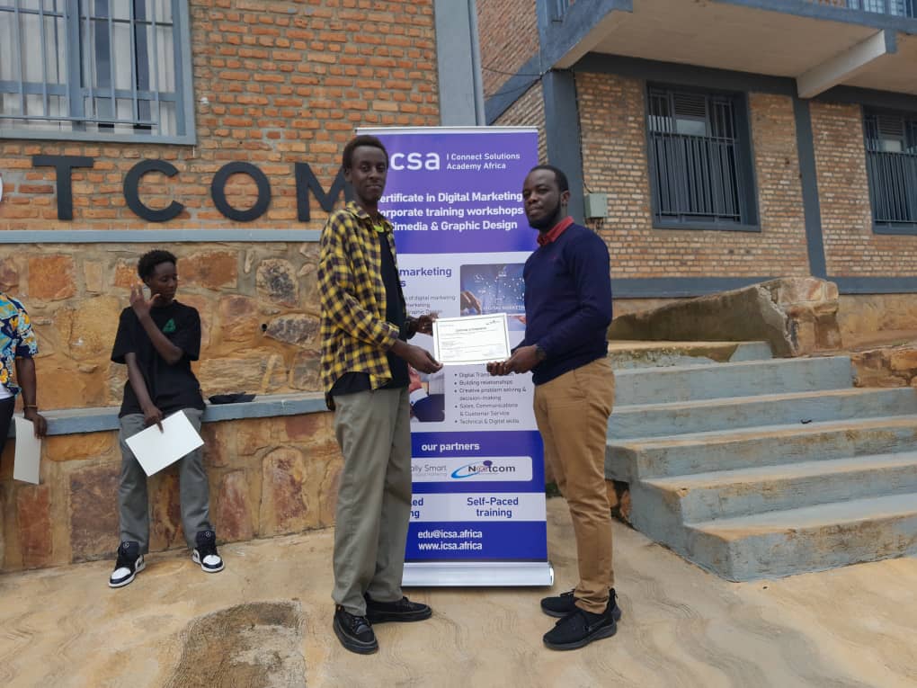 iconnectrw's tweet image. 🎓 Honored to have our CEO, @irfabrice2 , personally handing out certificates to some of our accomplished students. A moment of pride and achievement! 🌟

 #iConnectSolutions #InspiringLeaders #FutureExperts