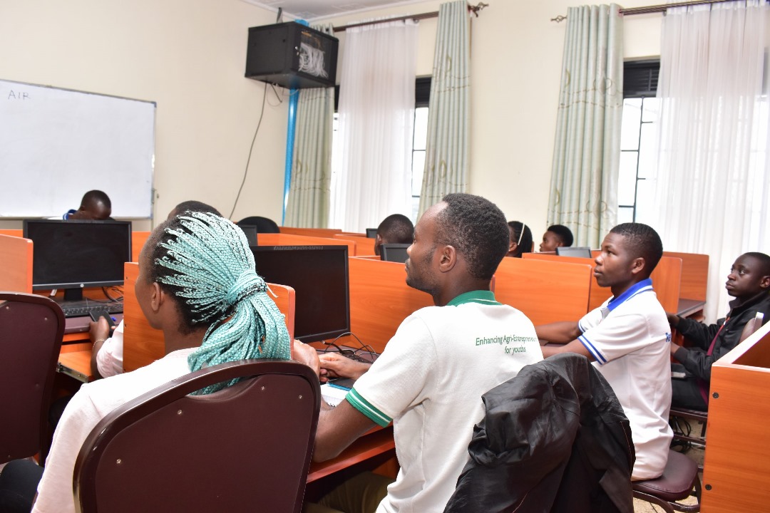 Gra1Gracious's tweet image. I joined staff &amp;amp; students in an #intellectualproperty(IP) workshop hosted @kabuniversity organized by @URSBHQ. Led by Mr. Abraham(Senior Patent Examiner), it offered invaluable insights into Patent Rights, Utility Models, Industrial Designs, Copyrights,&amp;amp; Trademarks.
 #IPWorkshop