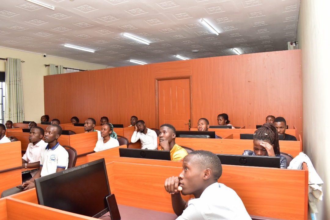 Gra1Gracious's tweet image. I joined staff &amp;amp; students in an #intellectualproperty(IP) workshop hosted @kabuniversity organized by @URSBHQ. Led by Mr. Abraham(Senior Patent Examiner), it offered invaluable insights into Patent Rights, Utility Models, Industrial Designs, Copyrights,&amp;amp; Trademarks.
 #IPWorkshop
