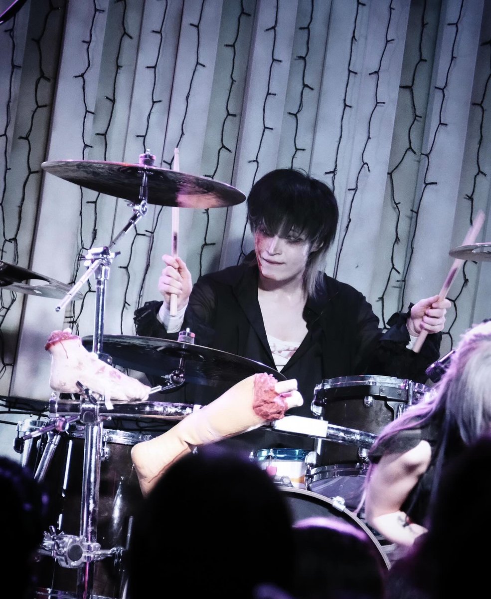 Yoel_DEADBOY's tweet photo. 연속 두탕 🎸🥁공연 그리고 오랜만의 묘리
#ivits #이비츠 #묘리 #myori https://t.co/Zc1vtZbkqa