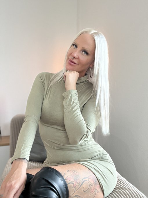 Hast du ein Lebensmotto und wenn ja, welches? https://t.co/WtnqX312cG<a href="/tag/herbstzauber"class="tags"><span>#herbstzauber</span></a><a href="/tag/k%C3%BChletage"class="tags"><span>#k&uuml;hletage</span></a>