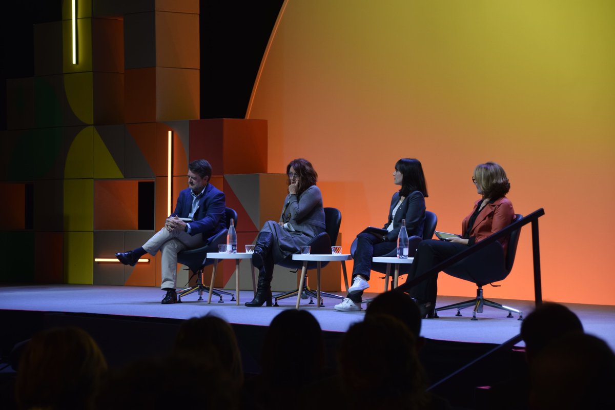 Fira_Barcelona's tweet photo. El recinto de Gran Via acoge cinco eventos para definir un futuro mejor.

🚀 Arrancan @SmartCityExpo, @_TomorrowMob, @puzzlex_io, @_TomorrowBuild y #TomorrowBlueEconomy.

🗓️ Hasta el jueves 

#SCEWC23 #TMWC23 #TBWC23 https://t.co/p8hCyOUAfz