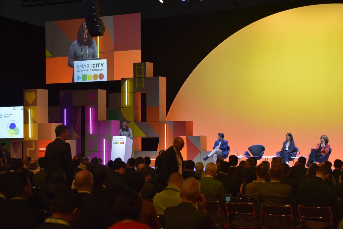 Fira_Barcelona's tweet photo. El recinto de Gran Via acoge cinco eventos para definir un futuro mejor.

🚀 Arrancan @SmartCityExpo, @_TomorrowMob, @puzzlex_io, @_TomorrowBuild y #TomorrowBlueEconomy.

🗓️ Hasta el jueves 

#SCEWC23 #TMWC23 #TBWC23 https://t.co/p8hCyOUAfz