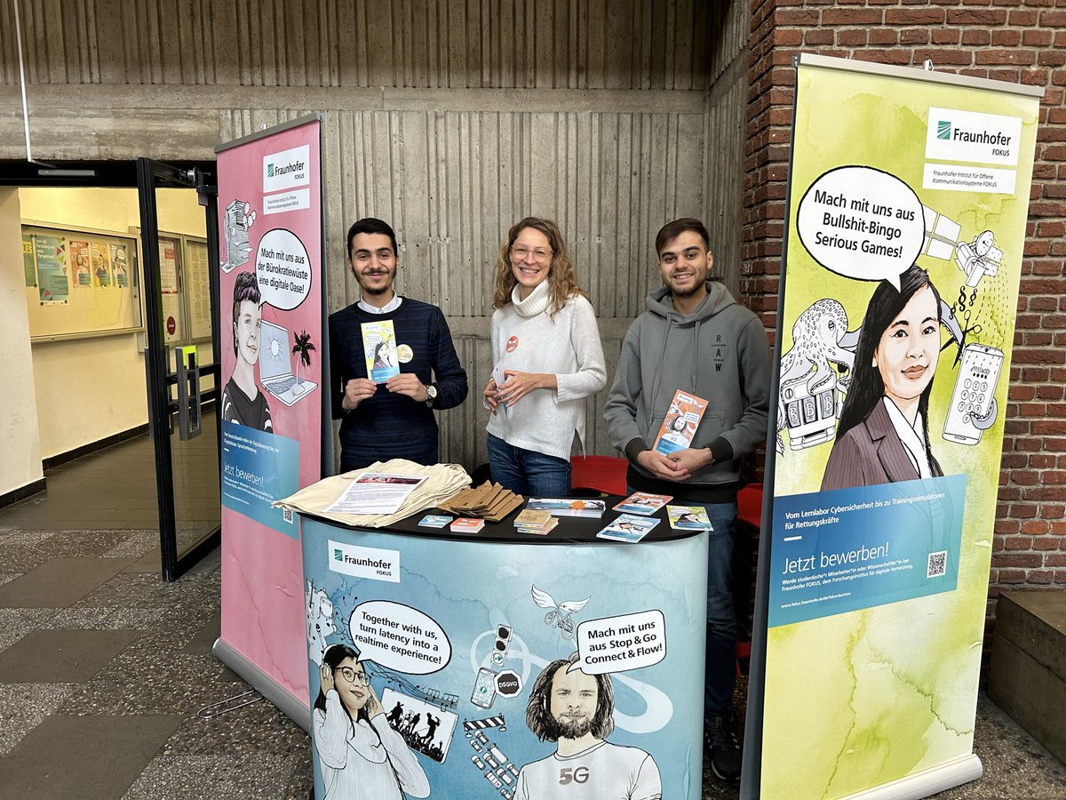 Heute sind wir an der <a href="/TUBerlin/">TU Berlin</a>, Ihr findet uns im Foyer des TU-Hauptgebäudes. 🤗 Kommt vorbei und sprecht uns an. Wir informieren Euch über spannende neue #Job-Ausschreibungen bei uns im Institut: ➡️ jobs.fraunhofer.de/search/?create… #Jobs #MINT