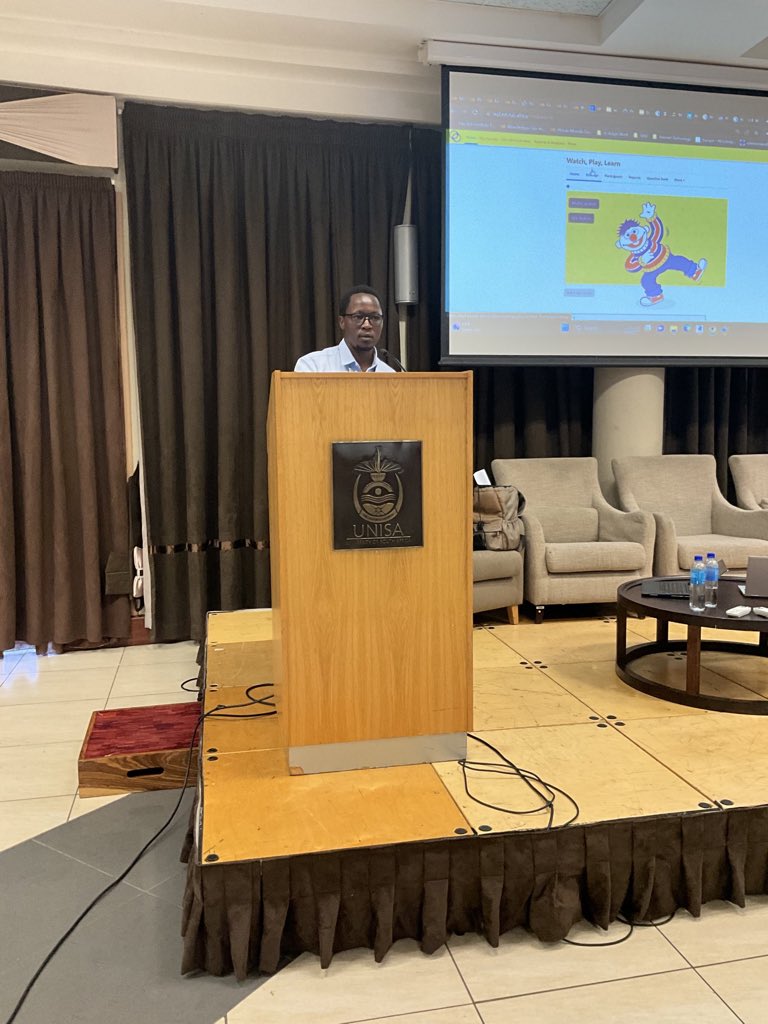 unisaradio's tweet image. #Workshop2 
Mr. Maxwell Fundi from Edutab Africa in Kenya, presenting on the Offline tools for ICT Integration and Teacher Professional Development. 
#REDConference2023
#Unisa150