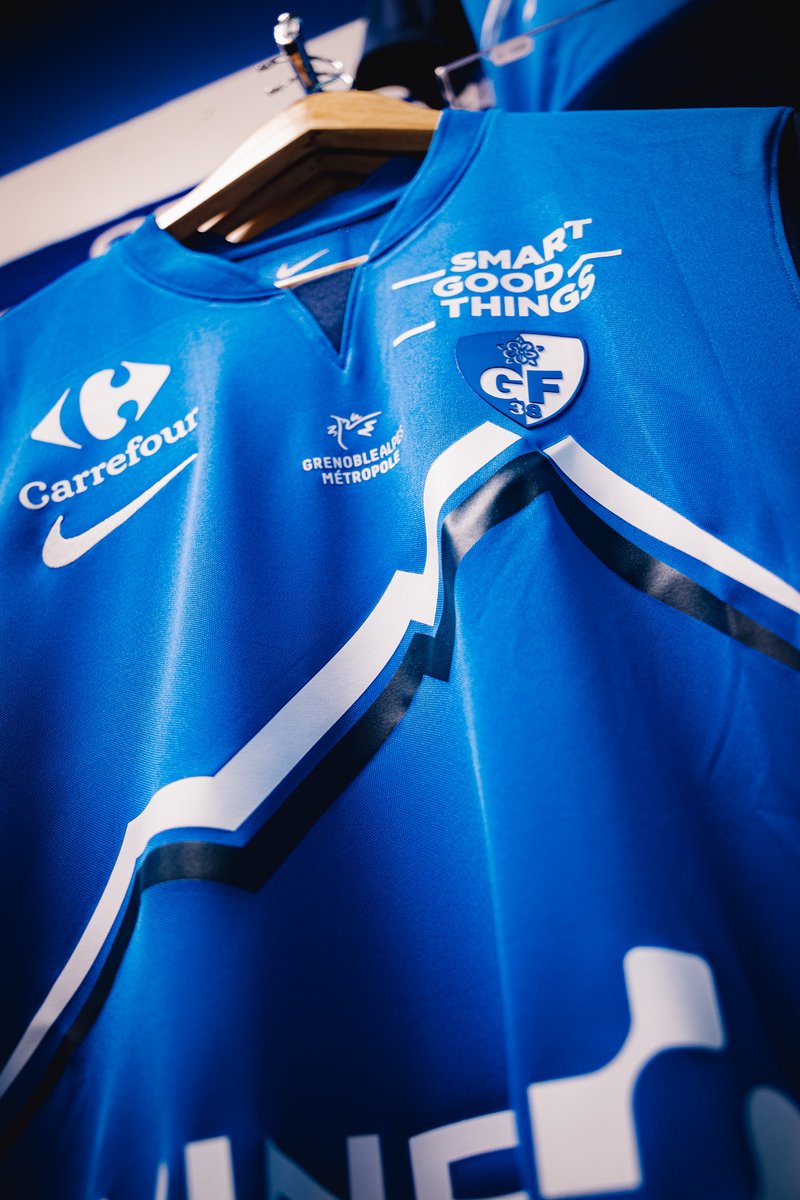 maligue2's tweet photo. 🎁Cette semaine, le club de Grenoble vous régale et vous offre 1 maillot "Home" à remporter ! 🎁

Pour participer : follow @GF38_Officiel et @maligue2 et RT la publication !

Tirage au sort du gagnant le 09/11 à 11h !

Bonne chance 🍀