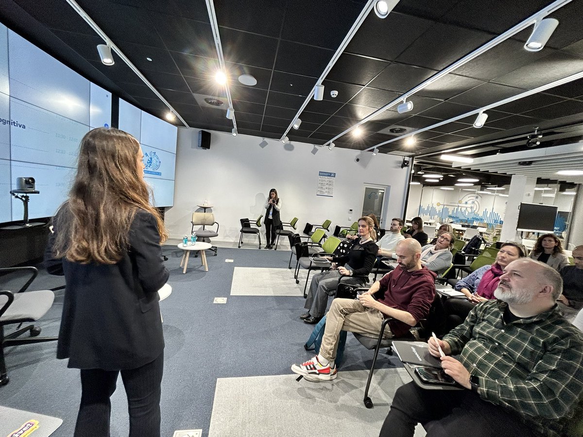 Martino_Luigi14's tweet image. Buenos días 🤩 @andrea_montoliu y yo estamos en @UCOMILLAS por una jornada de innovación del docente 👩‍🏫👨‍🏫