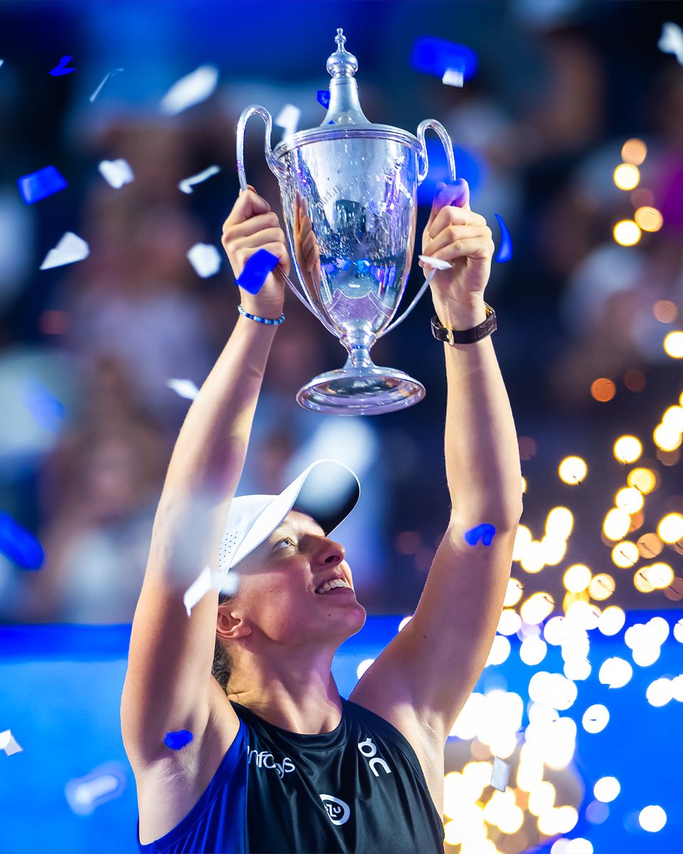 WTA's tweet photo. There's only one #1GA ☝️

🏆 Doha
🏆 Stuttgart
🏆 Roland-Garros
🏆 Warsaw
🏆 Beijing
🏆 #WTAFinals 

Another stellar season for 🆕 World No.1 @iga_swiatek! https://t.co/FQRmDiSKW7