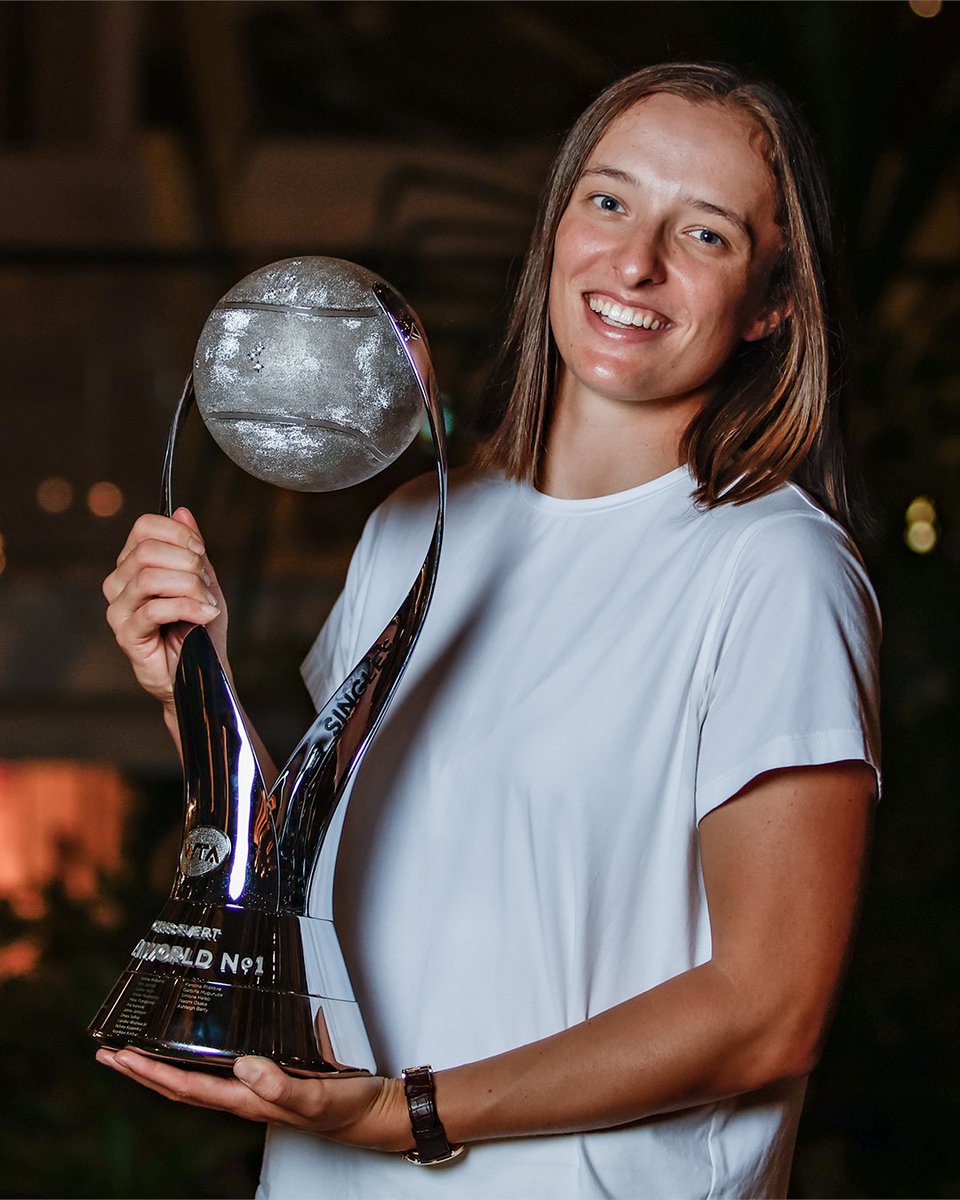 WTA's tweet photo. There's only one #1GA ☝️

🏆 Doha
🏆 Stuttgart
🏆 Roland-Garros
🏆 Warsaw
🏆 Beijing
🏆 #WTAFinals 

Another stellar season for 🆕 World No.1 @iga_swiatek! https://t.co/FQRmDiSKW7