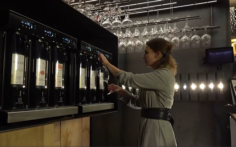 promAndenne's tweet photo. 🤩 Lancée par l'andennais Thierry Tacheny, la société gembloutoise Invineo , le Nespresso du vin, passe de l’artisanat à l’industrialisation ! 🍷🏭💪
🔹Plus d'infos par ici 👉 https://t.co/cdbr9AvNv0

Image ©CanalZ https://t.co/L0pcLcpOTd