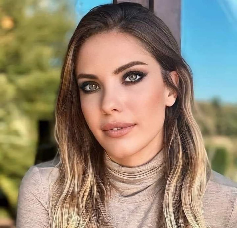 __pearII's tweet photo. Eda Ece: 
"Bu ülkede yaşıyorsan, özgürsen, bir bayrağın, bir marşın, bir toprağın, evin varsa bunu Atatürk'e borçlusun. 
Her kim olursan ol, bu gerçek değiştirilemez." https://t.co/ca2O1hCVgN
