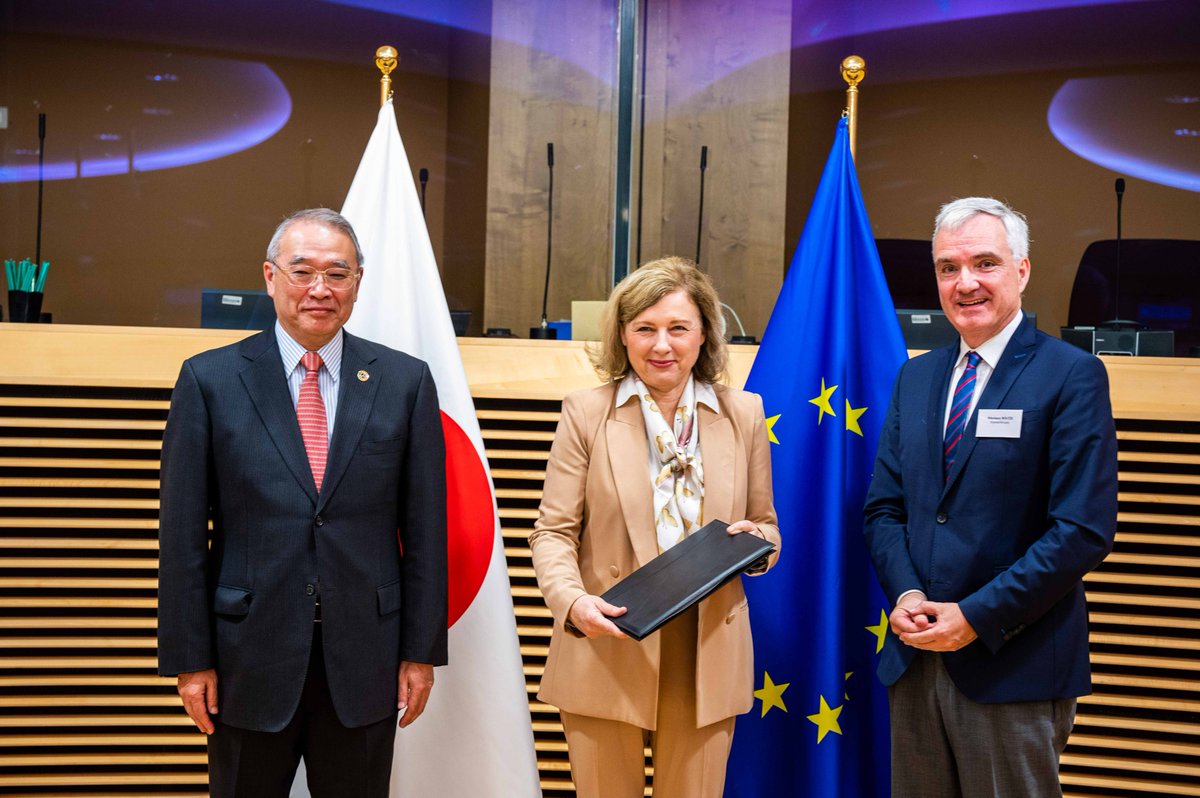 EUJapanCentre's tweet image. 🇪🇺🤝🇯🇵 Opening of the 25th Annual Meeting of the EU-Japan Business Round Table at the @EU_Commission building with Vice-president of the Commission @VeraJourova 
@GroupeLaPoste @NEC #BRT #EUJapan #economicsecurity #greentransition #digital

About BRT👉eu-japan.eu/brt