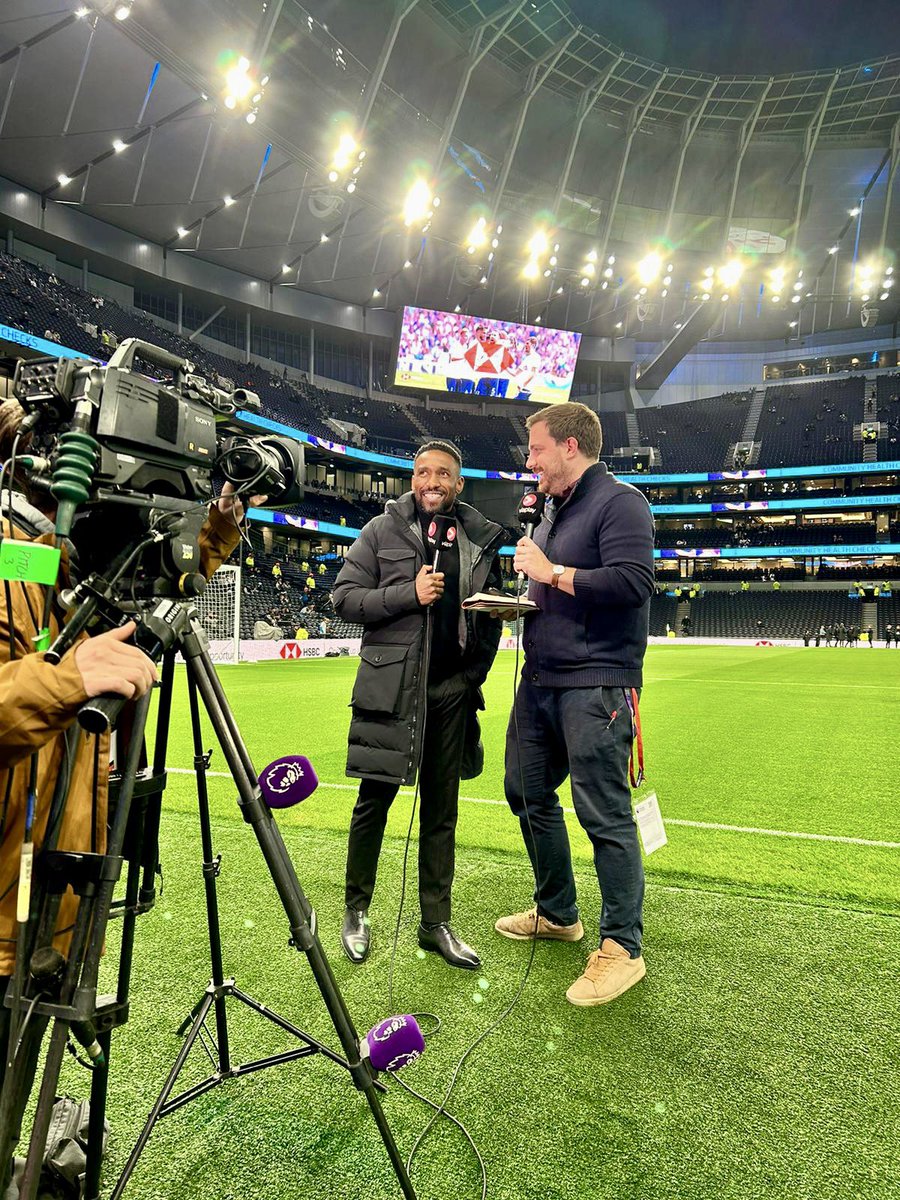 Derby day fireworks! ⚪️🔵 @IAmJermainDefoe was pitch side last night covering the Tottenham v Chelsea match with the @PremierLeague