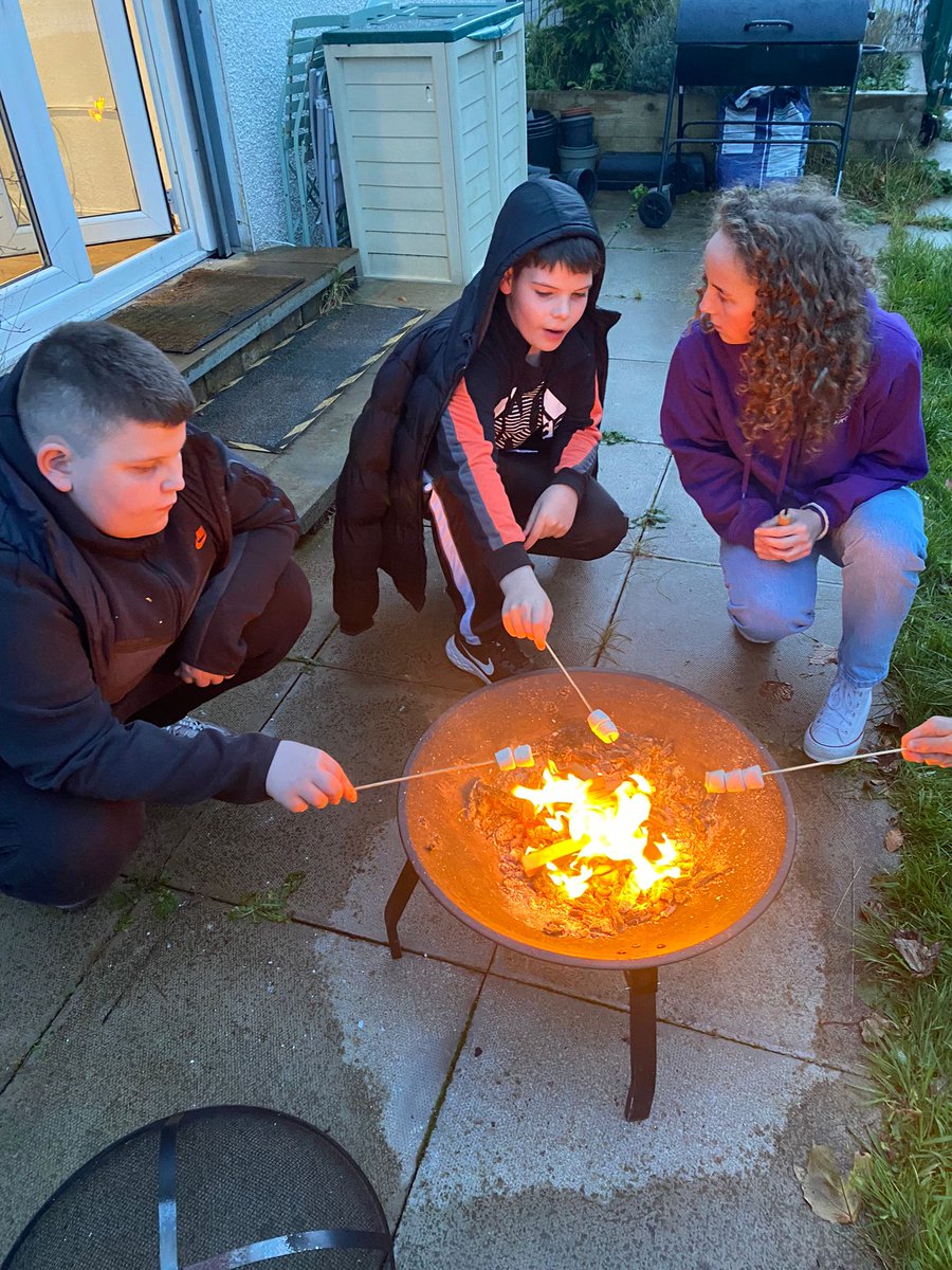 ysortit's tweet image. Oh my marshmallow goodness! 🔥🍫 Our Young Carers Clydebank fire pit session last night was totally lit! 🔥🤣 We were toasting marshmallows like pros and sipping on delicious hot chocolate, it was the perfect combo! 🤤🍡 #FirePitFun #MarshmallowMania  #YoungCarersRockedIt