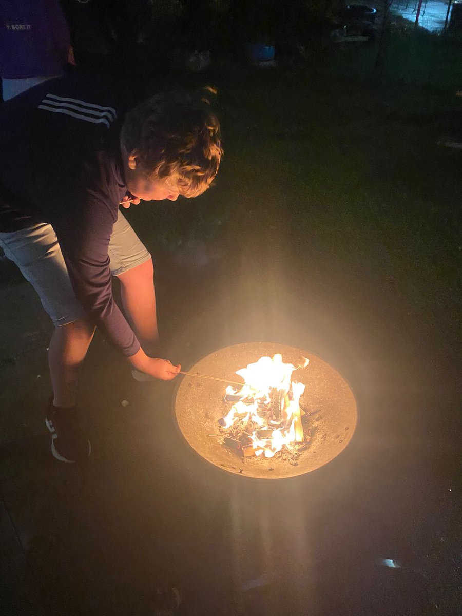 ysortit's tweet image. Oh my marshmallow goodness! 🔥🍫 Our Young Carers Clydebank fire pit session last night was totally lit! 🔥🤣 We were toasting marshmallows like pros and sipping on delicious hot chocolate, it was the perfect combo! 🤤🍡 #FirePitFun #MarshmallowMania  #YoungCarersRockedIt