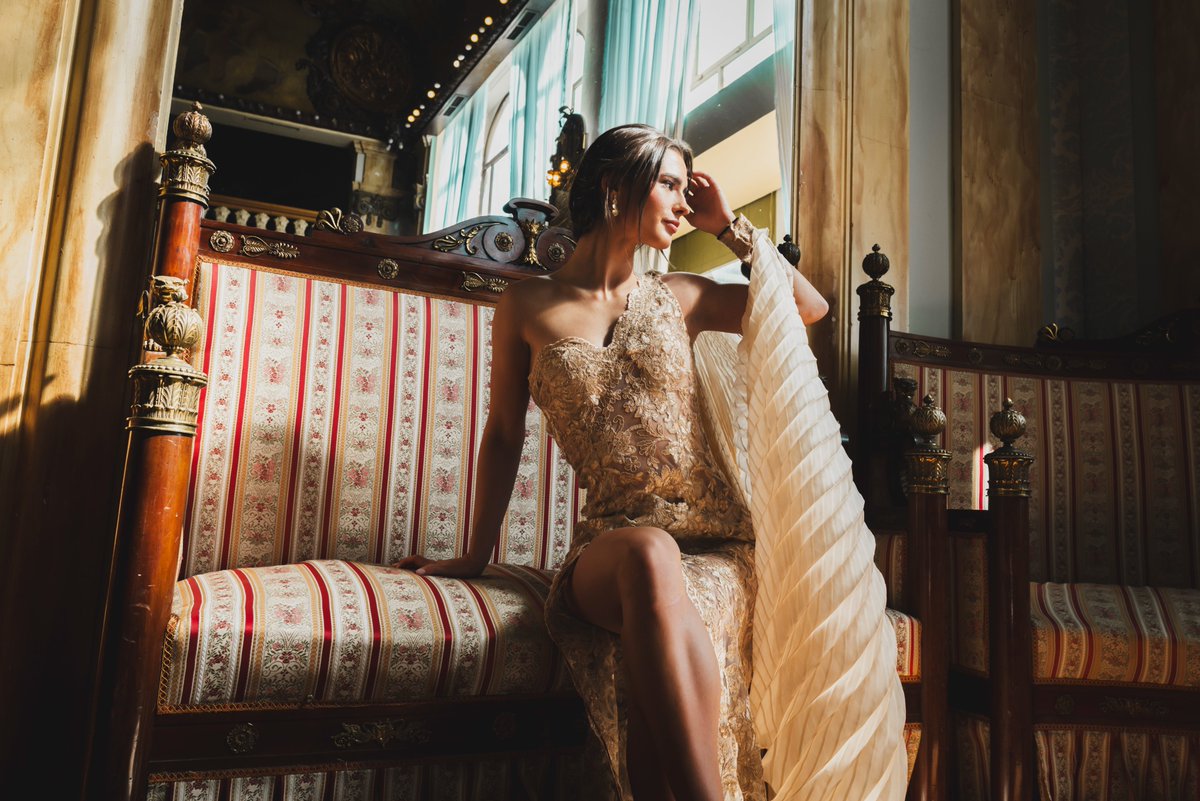 k_fotografia's tweet image. ¡Reviviendo los momentos mágicos de la Pasarela Fashion Week de Alicante! Tuve el privilegio de capturar la belleza de las creaciones de Ariadna Gil, una talentosa diseñadora emergente. #FashionWeekAlicante #DiseñoEmergente #ModaCreativa