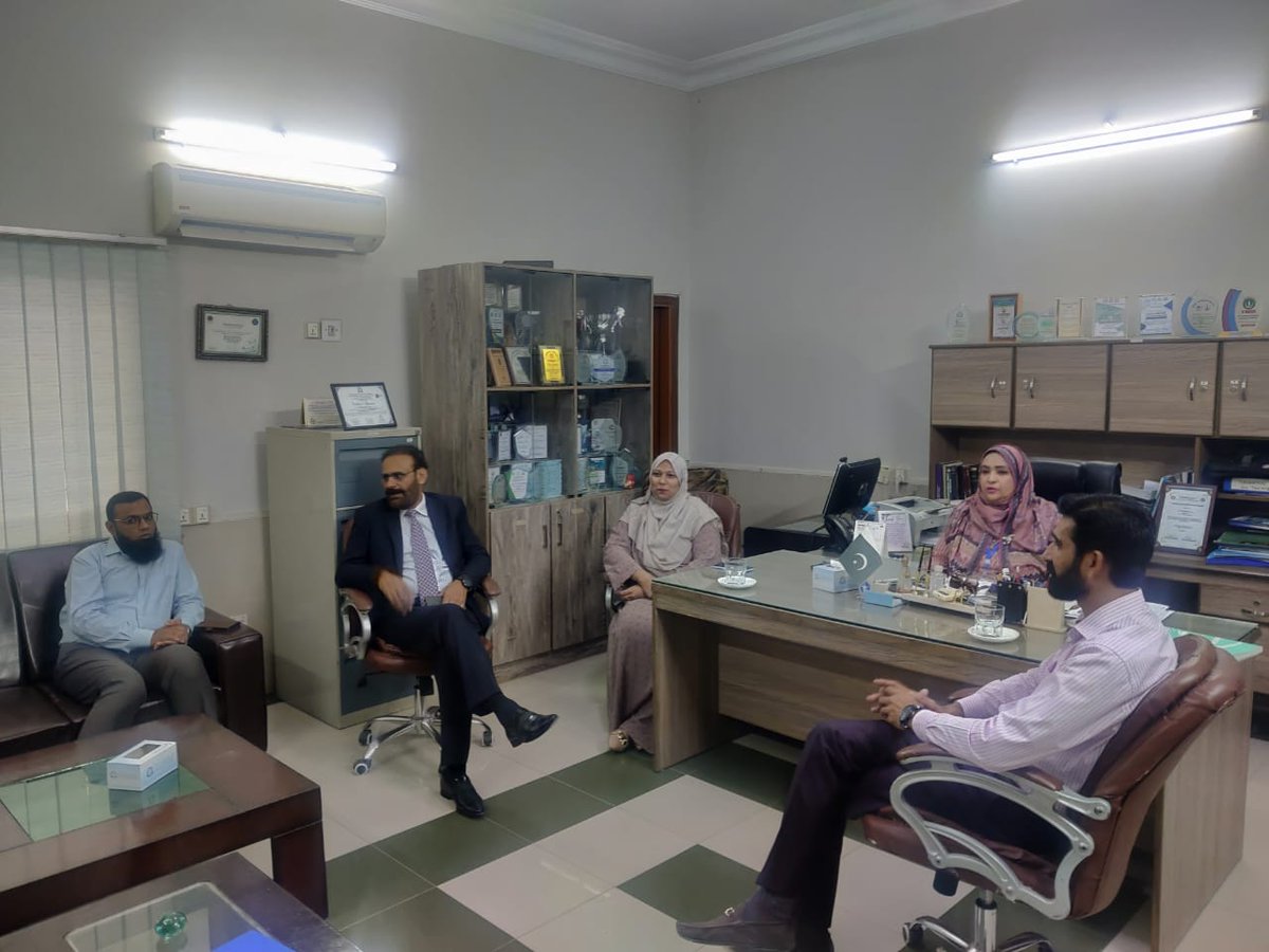 PresidentPPA's tweet photo. President PPA Centre addressing the students of Pharm D at Dow College of Pharmacy, Dow Univeristy of Health Sciences, Karachi https://t.co/yW0oo4um88