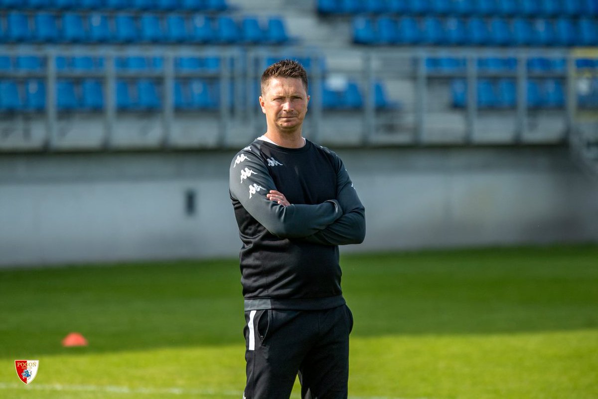 MKPPogonSiedlce's tweet photo. 💥 Dziś swoje urodziny obchodzi #KIERO Daniel Baj!
🥳 Kierownikowi pierwszej drużyny Pogoni Siedlce 🤍💙 oraz trenerowi grup młodzieżowych @akademia_pogon życzymy samych sukcesów w życiu prywatnym i zawodowym 🎂⚽️ https://t.co/tOp3CgwQxb
