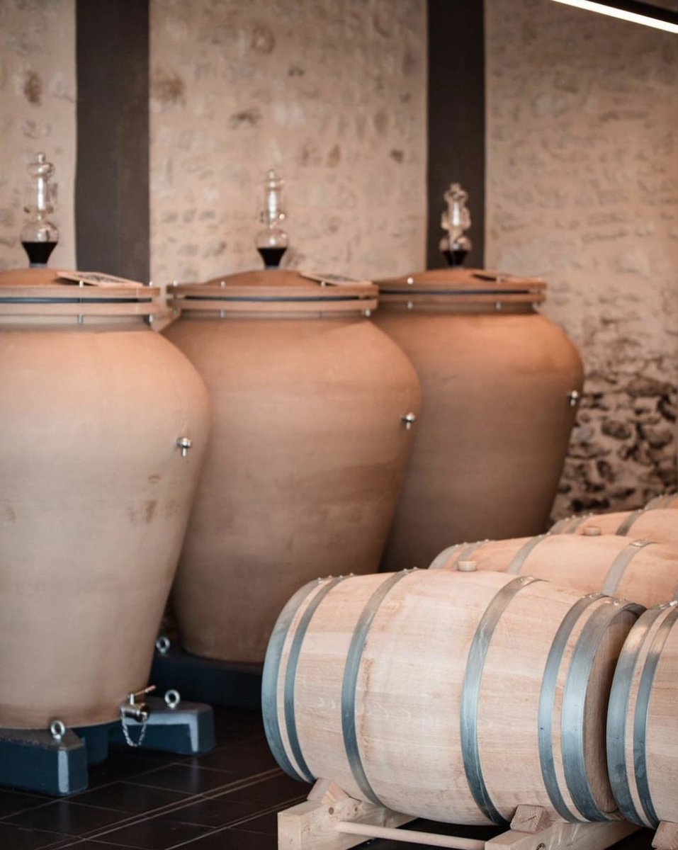 Amphora-winemaking draws upon all the advantages of natural micro-oxygenation due to the porous clay, allowing wines to develop slowly & steadily This technique results in more complex aromas & flavours, while remaining in line with organic & biodynamic viticultural principles