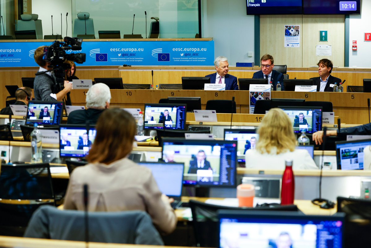 Discussing today the 2023 #RuleofLaw⚖️Report with <a href="/EESC_President/">Séamus Boland</a>, <a href="/dreynders/">Didier Reynders</a>,  <a href="/JFLopezAguilar/">Juan F López Aguilar</a>, <a href="/ismapaezcivico/">Ismael Páez Civico</a>
Check the #Report 📄 europa.eu/!wdX44b
Follow the Conference live 📺europa.eu/!fbmxQ9