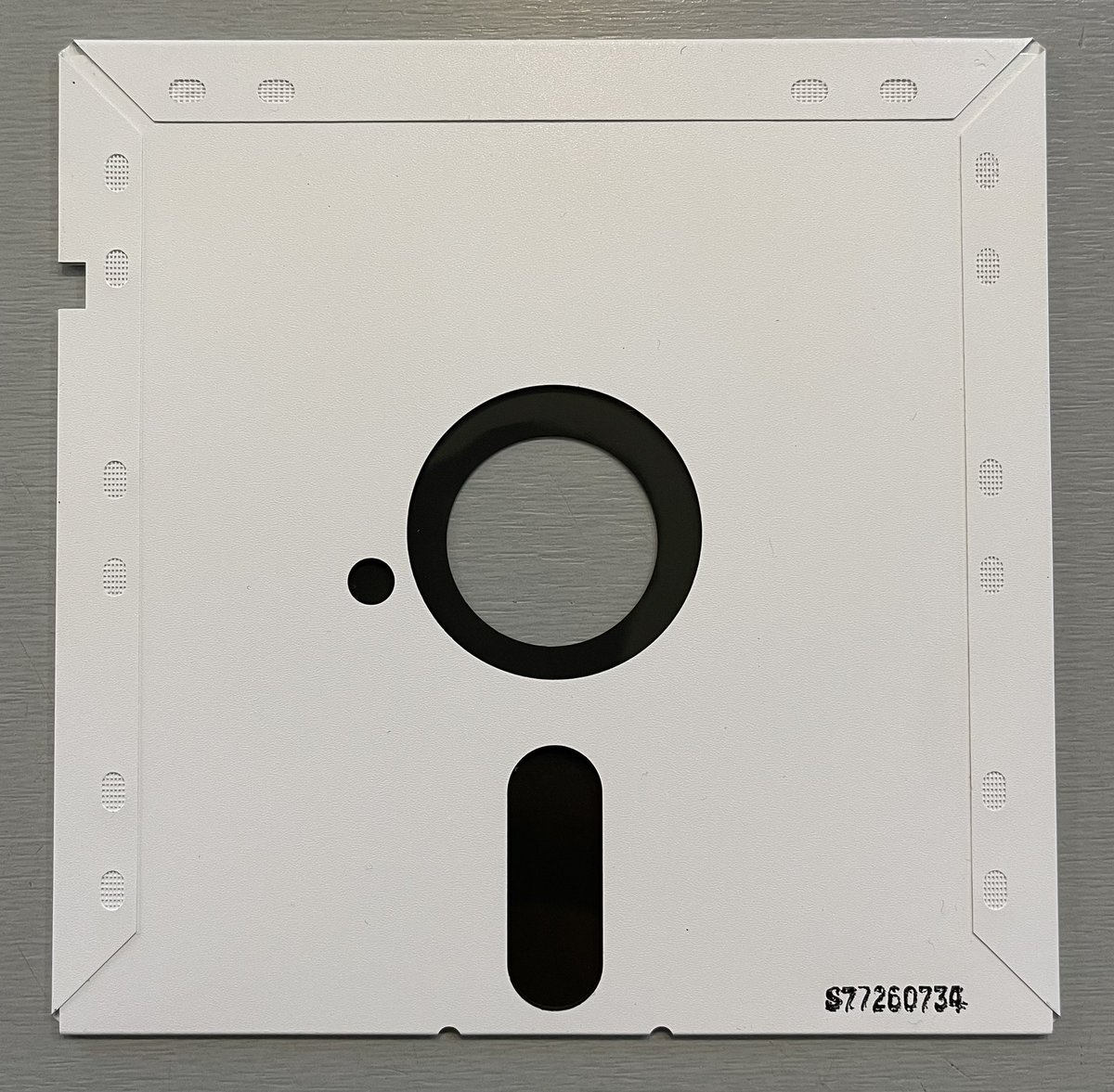 _Adoru_'s tweet photo. What a beauty Floppy Disk :D #Commodore64 #C64 #retrogaming #Commodore #8bit #retro #80s #gaming #videogames #computergames #classicgaming #BuggyBoy #Tatsumi #Taito #Elite #FloppyDisc #retromedia https://t.co/ALkrQK3S41