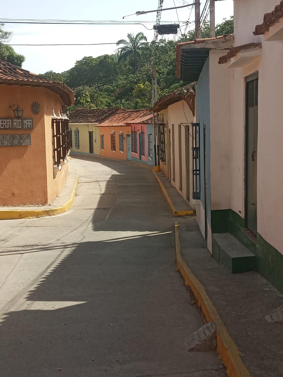 Feliz día! Desde Santa Cruz de Aragua, lloviendo desde anoche, afortunadamente no hay problema de inundación. Hoy se presenta una nueva oportunidad de seguir adelante. Exitos!
#saludoplanetario
#alguiendespierto
#salvemosalsemaforo